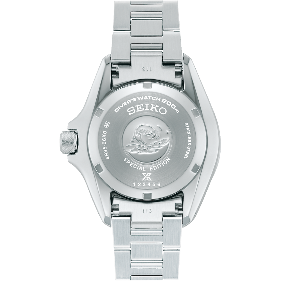 Relógio Seiko Prospex Diver PADI SRPL53K1, uma Edição Especial onde o mostrador com um gradiente em Verde-Esmeralda reflete a luz e a superfície ondulante do mar