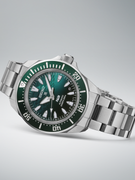 Relógio Seiko Prospex Diver PADI SRPL53K1, uma Edição Especial onde o mostrador com um gradiente em Verde-Esmeralda reflete a luz e a superfície ondulante do mar